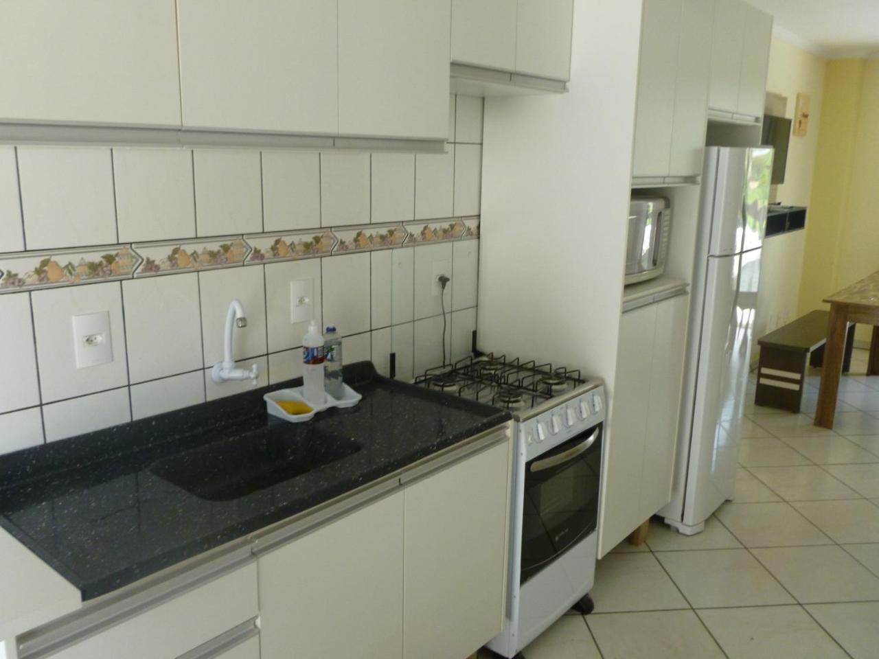 Apartamento 12 - Bombinhas - 200 Metros Da Praia Екстер'єр фото